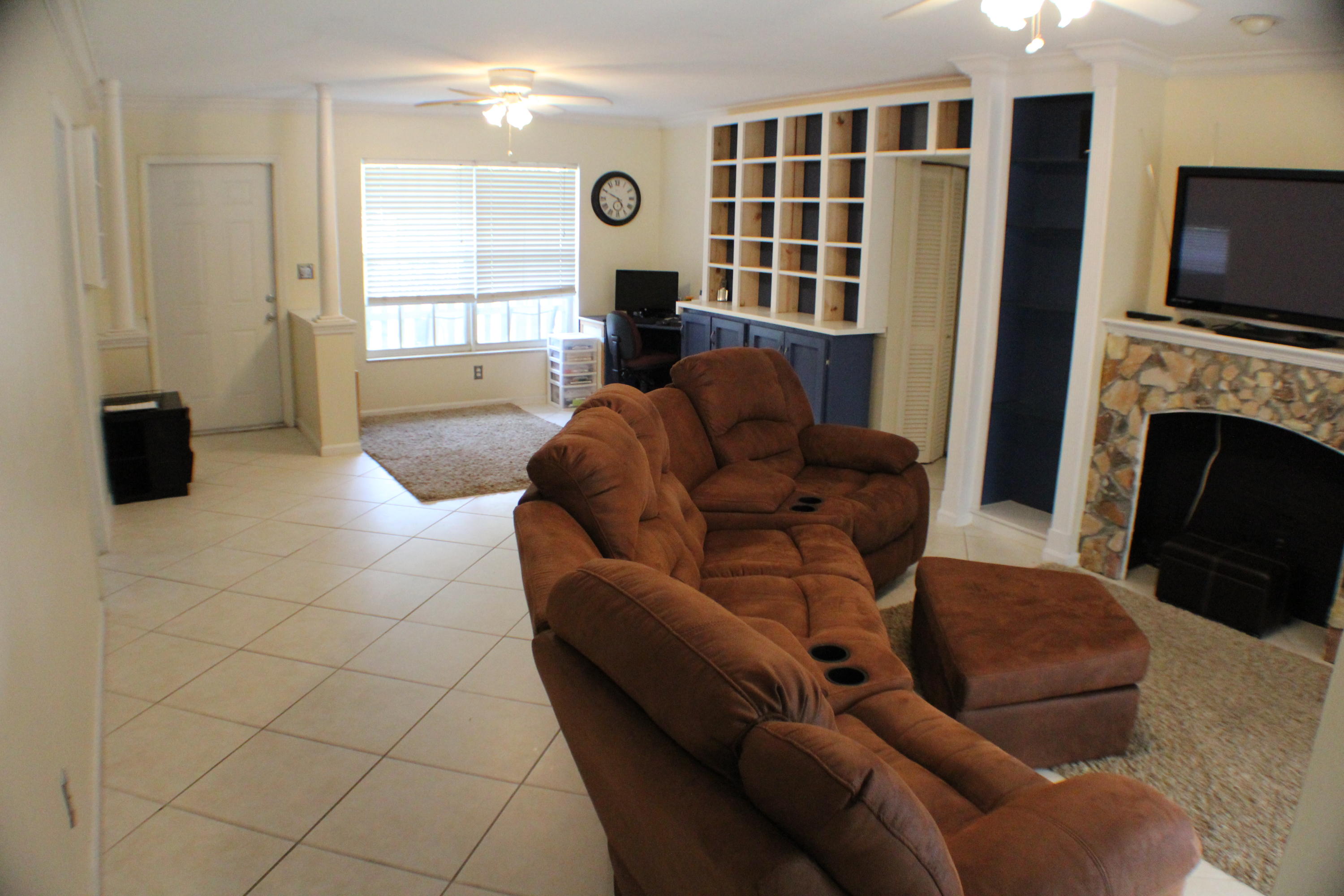 445 Gulfstream Road Palm Springs, FL 33461 - Photo 5 of 9 445 gulfstream living