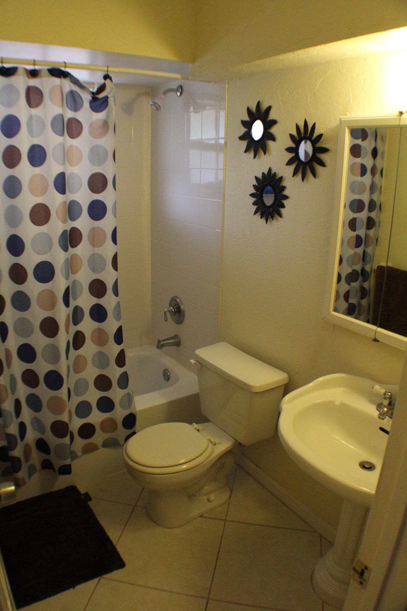 445 Gulfstream Road Palm Springs, FL 33461 - Photo 6 of 9 445 gulfstream bathroom 2