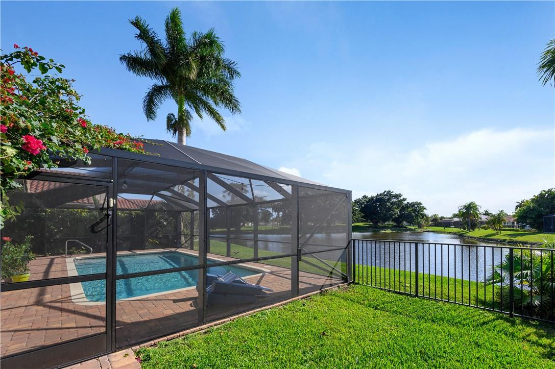10556 Fenway Place Boca Raton, FL 33498 - Photo 27 of 30 Side view