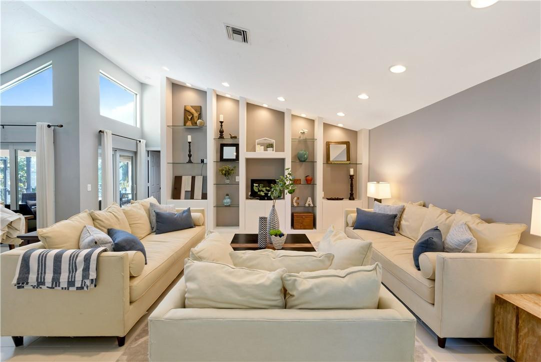 10556 Fenway Place Boca Raton, FL 33498 - Photo 3 of 30 Livingroom