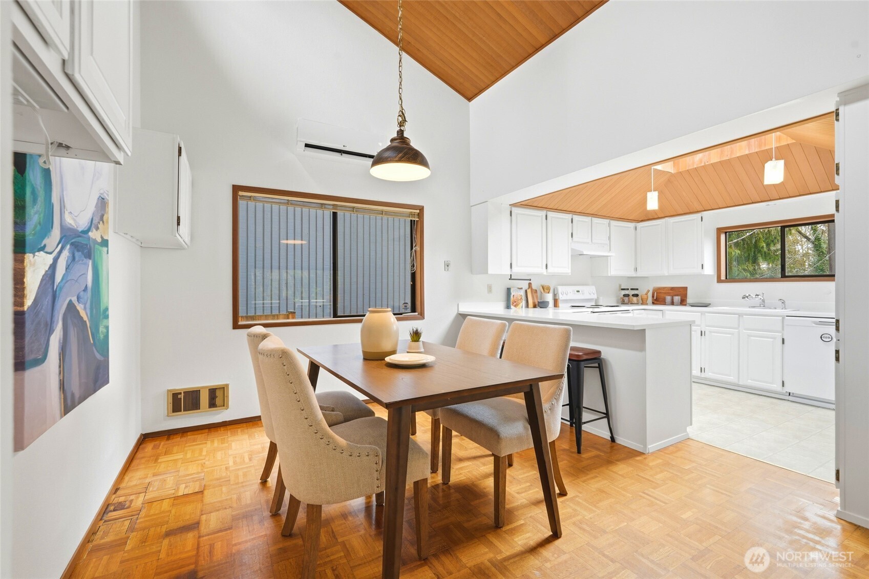 2545 Northeast 95th Street Seattle, WA 98115 - Photo 14 of 40