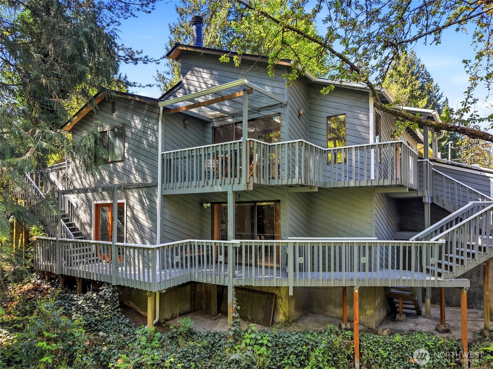 2545 Northeast 95th Street Seattle, WA 98115 - Photo 2 of 40