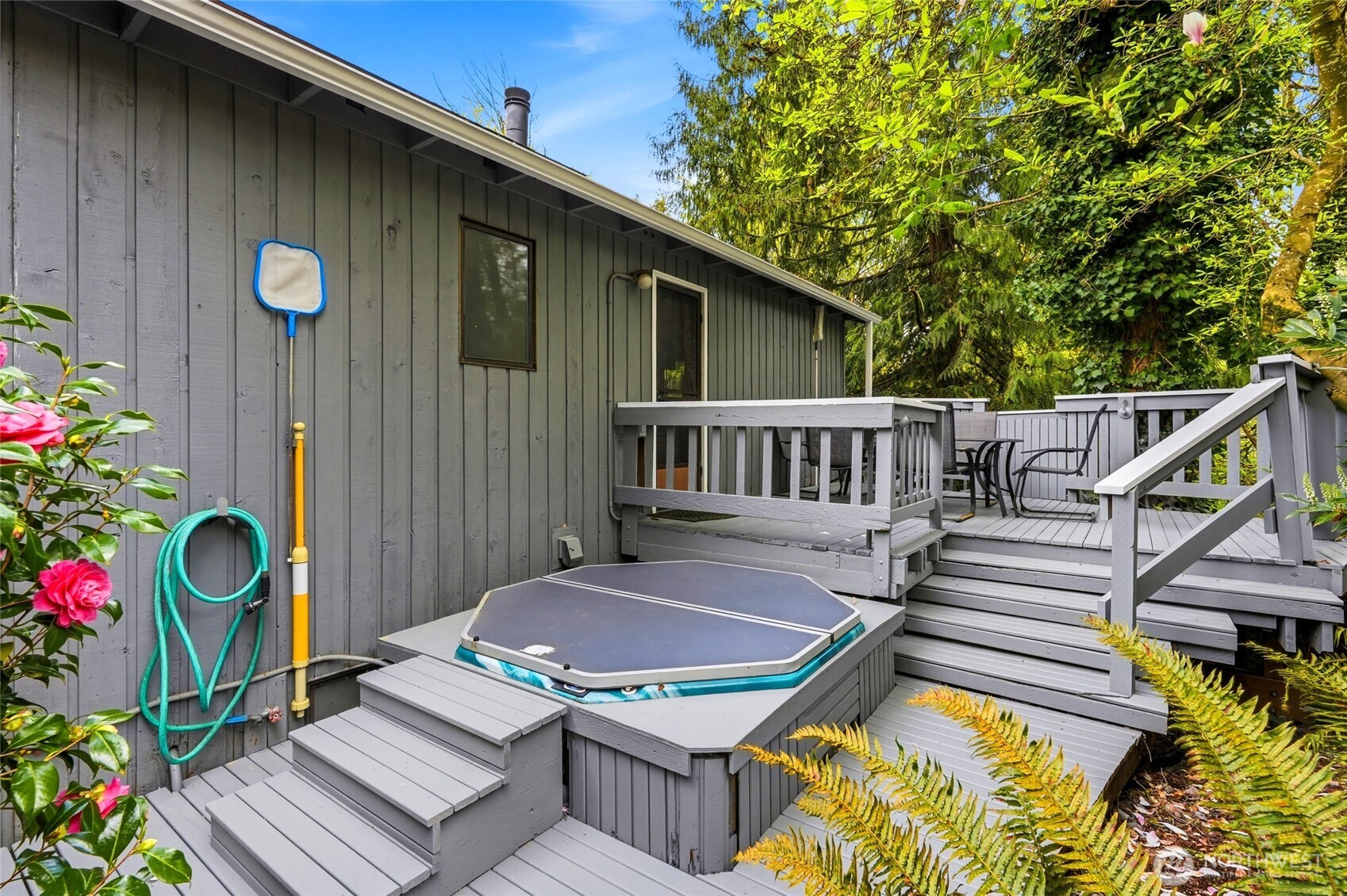 2545 Northeast 95th Street Seattle, WA 98115 - Photo 23 of 40