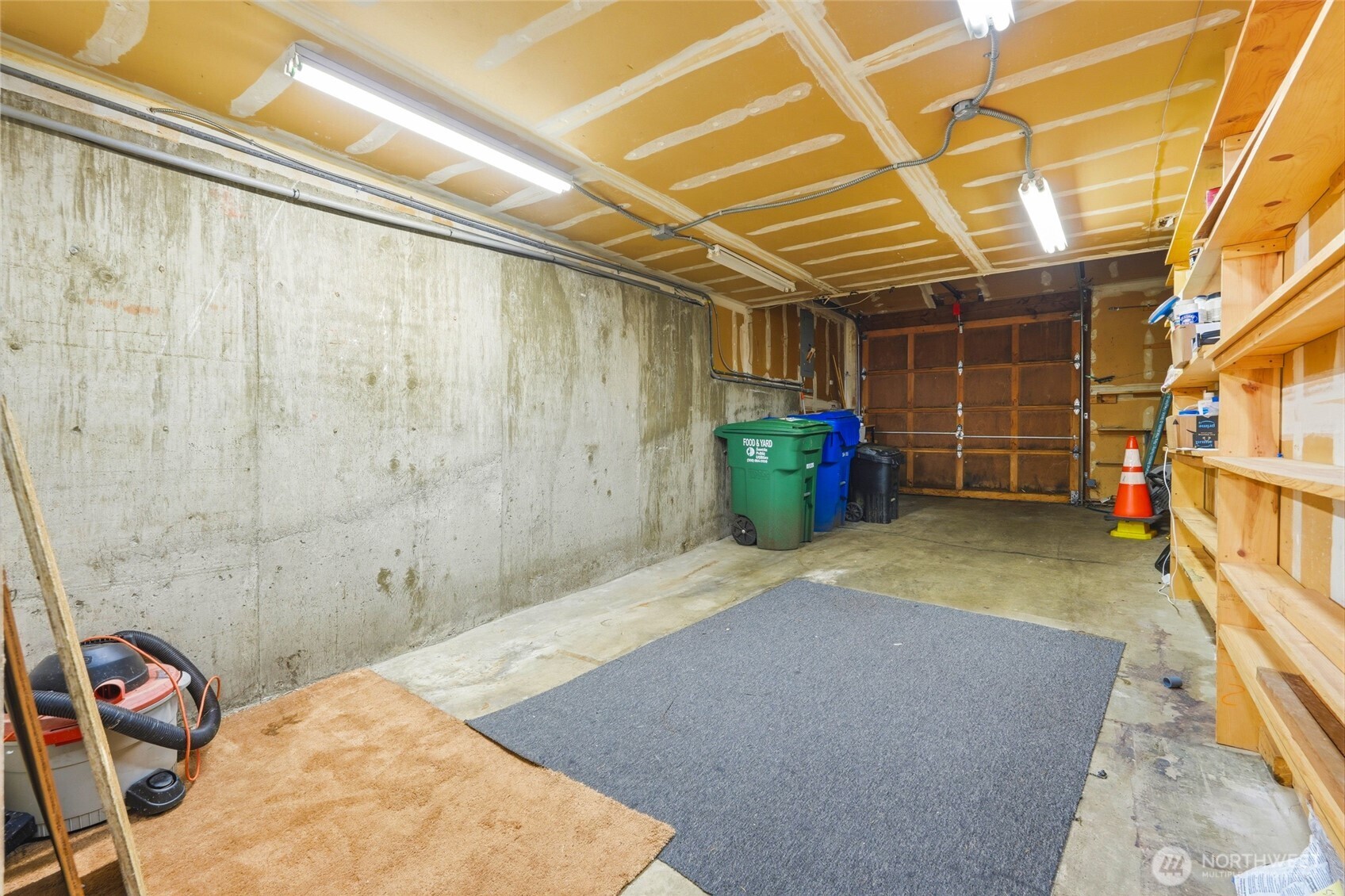 2545 Northeast 95th Street Seattle, WA 98115 - Photo 35 of 40