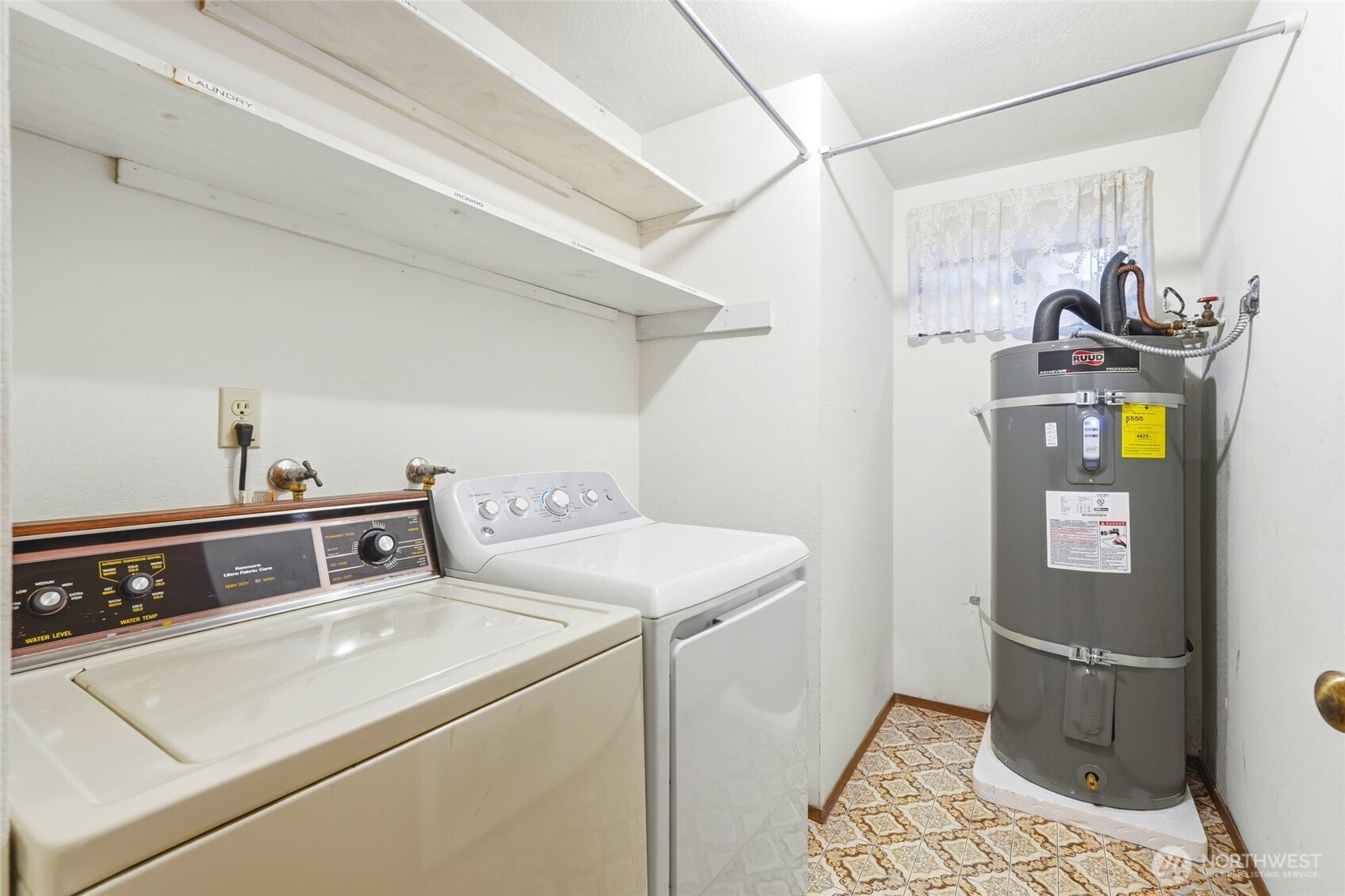 2545 Northeast 95th Street Seattle, WA 98115 - Photo 36 of 40