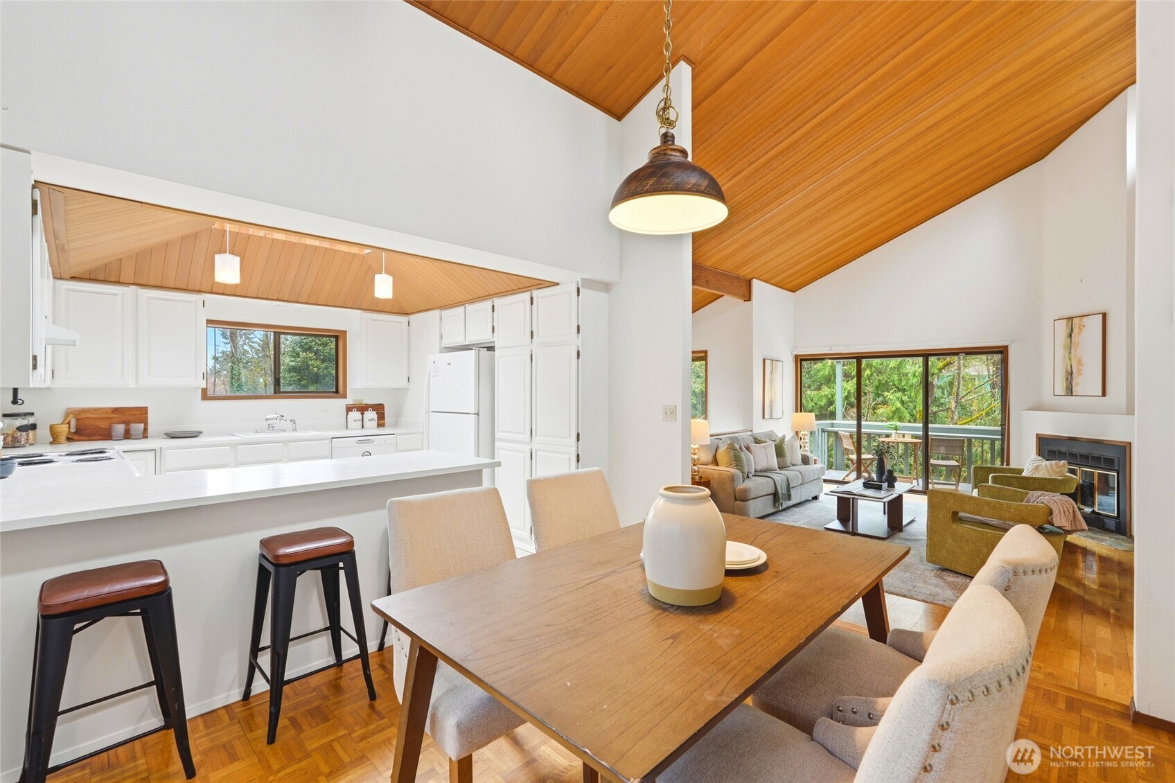 2545 Northeast 95th Street Seattle, WA 98115 - Photo 4 of 40