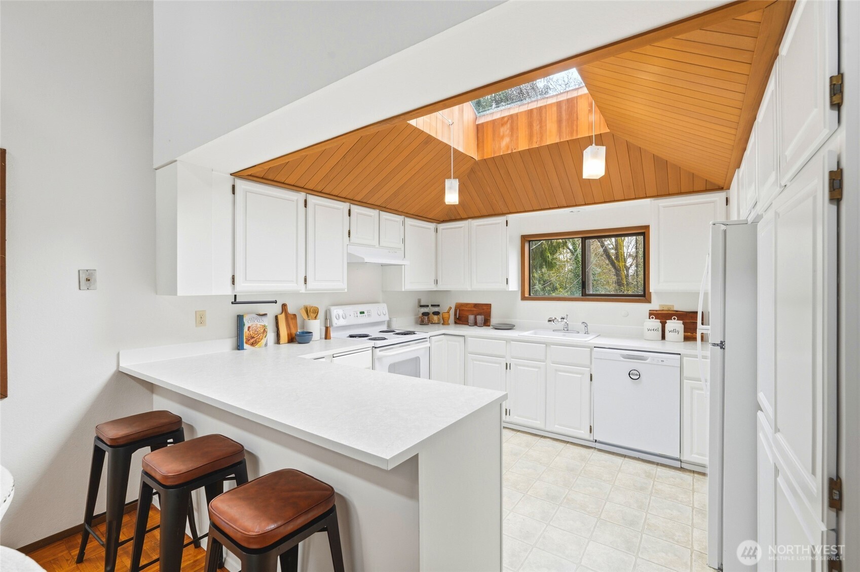 2545 Northeast 95th Street Seattle, WA 98115 - Photo 5 of 40