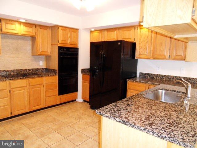 43441 Postrail Square Ashburn, VA 20147 - Photo 4 of 24 a kitchen with stainless steel appliances granite countertop a refrigerator and a sink