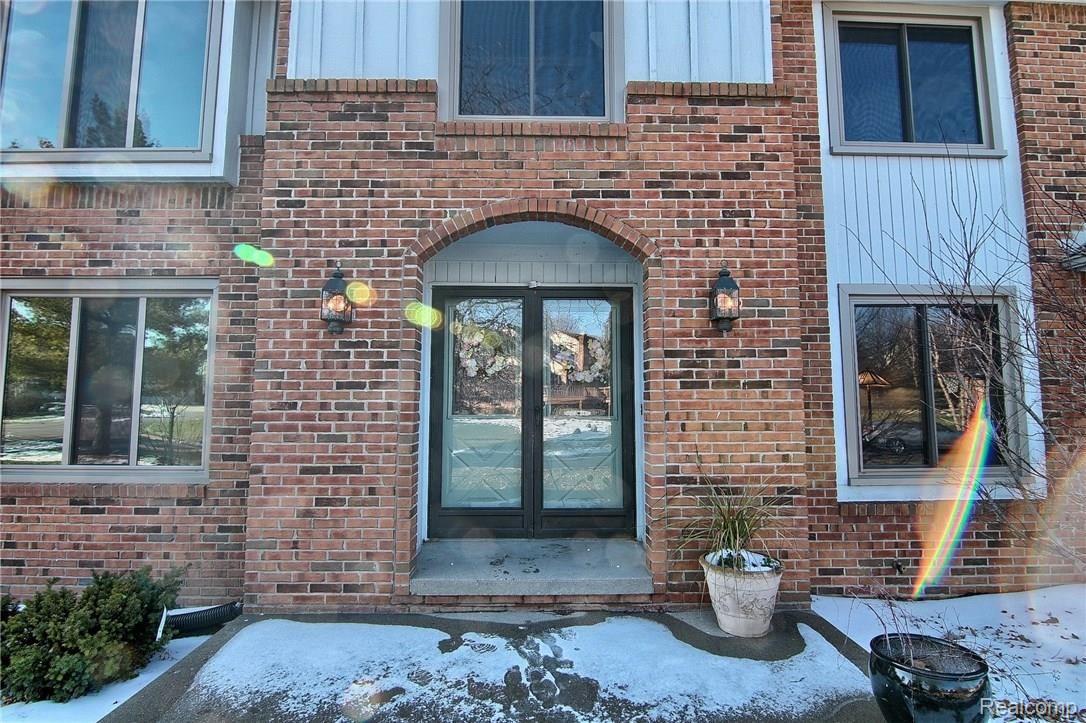 319 Old Ridge Court Rochester, MI 48309 - Photo 2 of 32 Front_Entrance.jpg