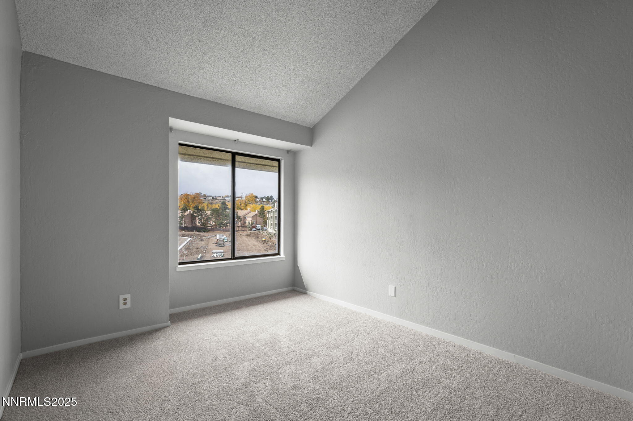 2845 Idlewild Drive, Unit 313 Reno, NV 89509 - Photo 6 of 27 an empty room with windows