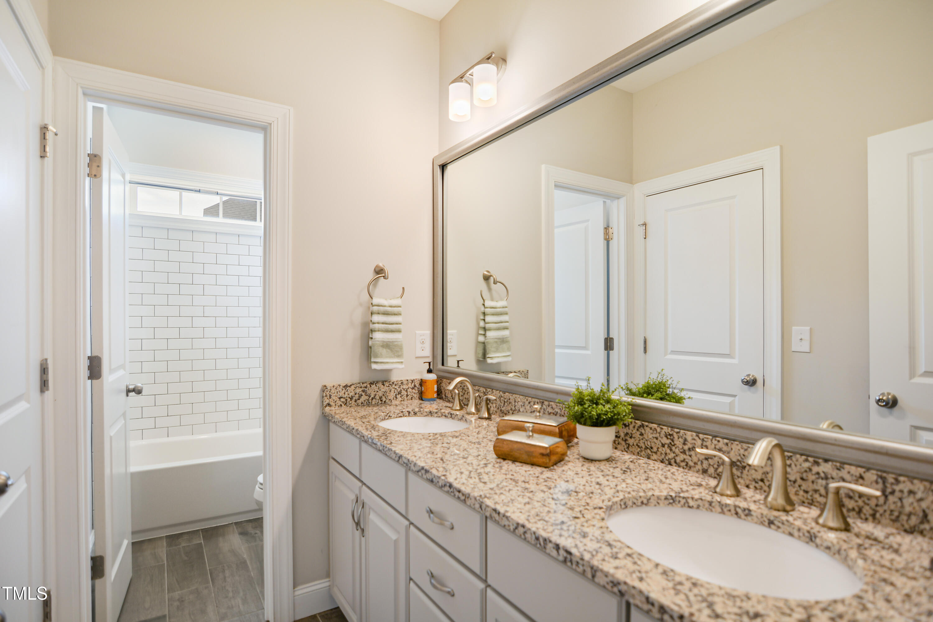 2601 Brookstone Rdg Loop Raleigh, NC 27613 - Photo 24 of 34 024