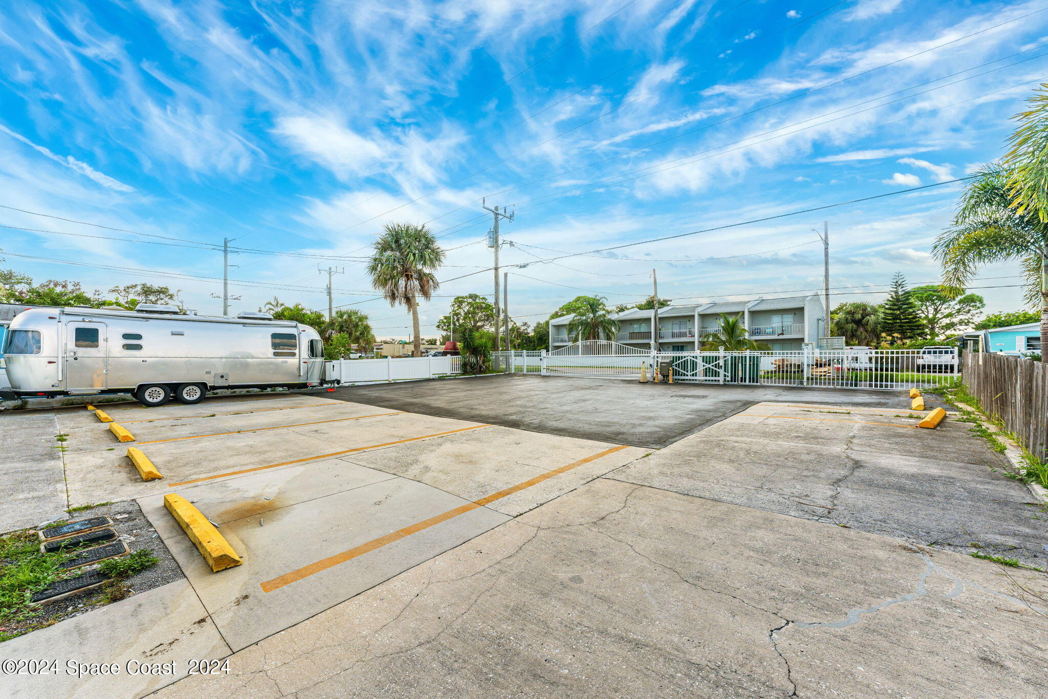 2189 Pineapple Avenue, Unit C Melbourne, FL 32935 - Photo 30 of 67 a view of a basket ball ground