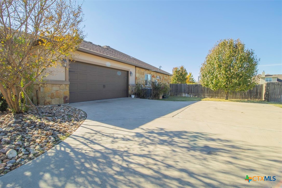 7022 Valley Mist Drive Temple, TX 76502 - Photo 6 of 36 a view of backyard of a house