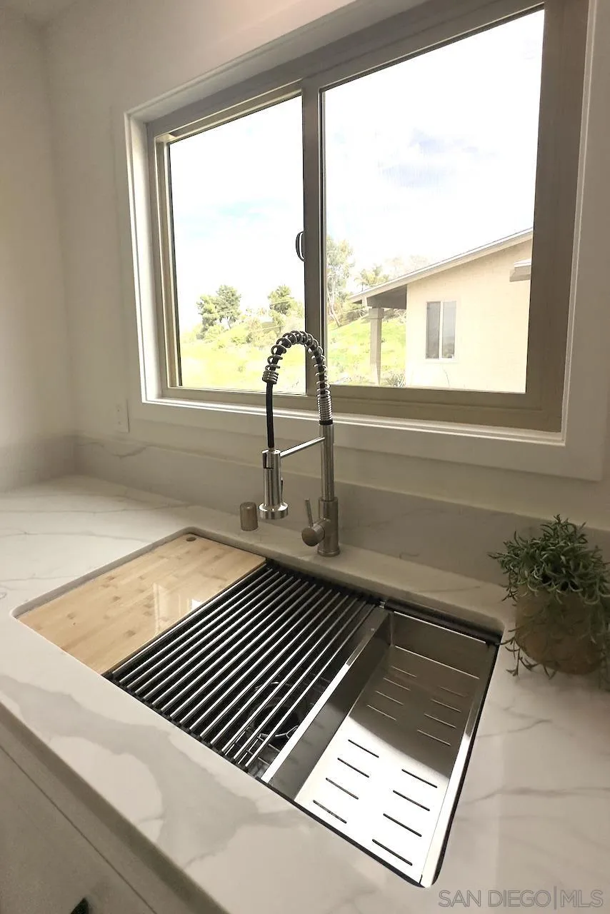 4529 Kittiwake Way Oceanside, CA 92057 - Photo 12 of 23 a view of sitting area