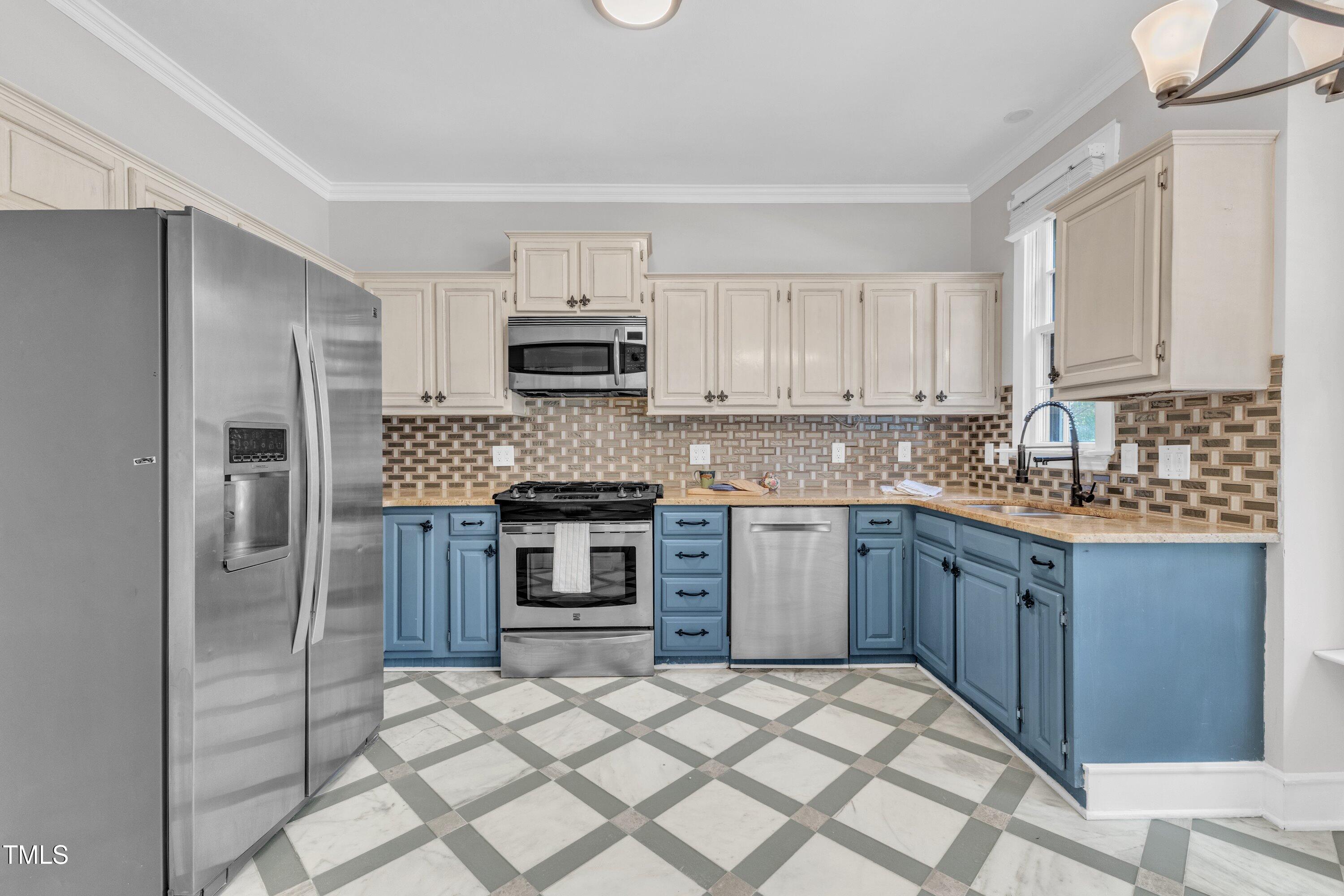 906 Albany Court Raleigh, NC 27615 - Photo 3 of 42 08-906 Albany-8