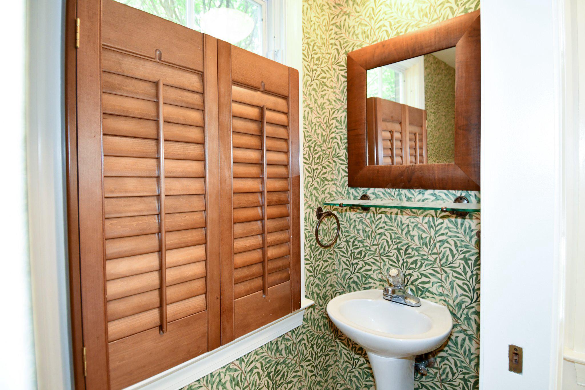 2608 Fordham Road Alexandria, VA 22302 - Photo 18 of 46 Charming powder room on main level
