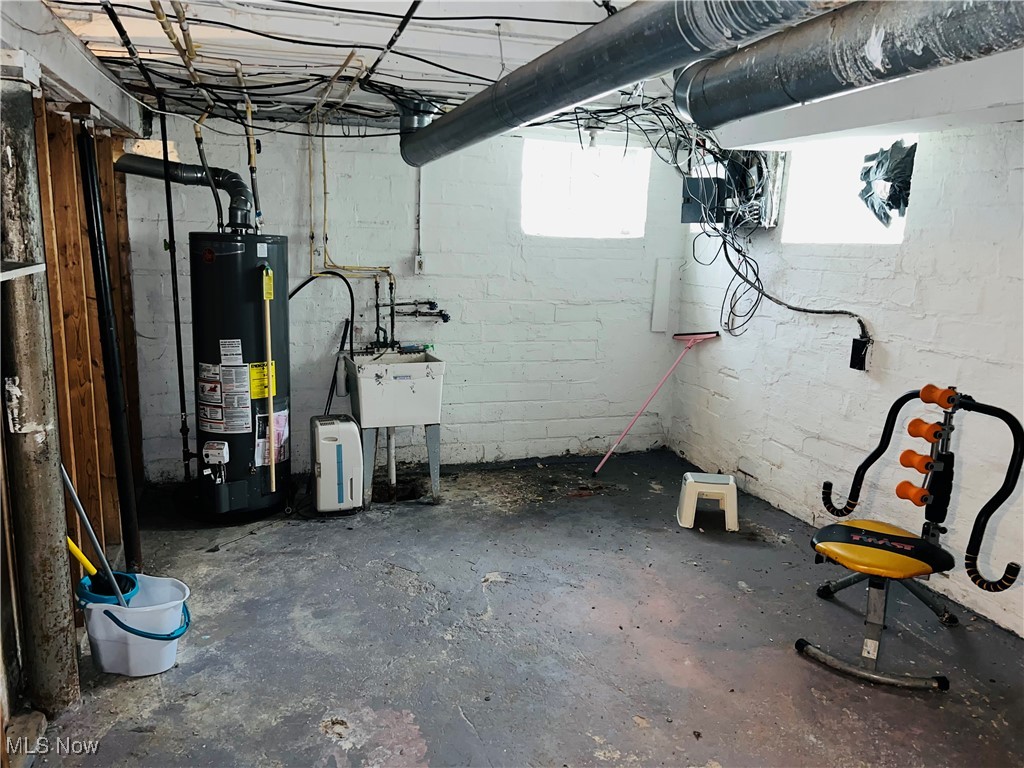 968 Whitby Road Cleveland Heights, OH 44112 - Photo 15 of 19 Below grade area featuring gas water heater