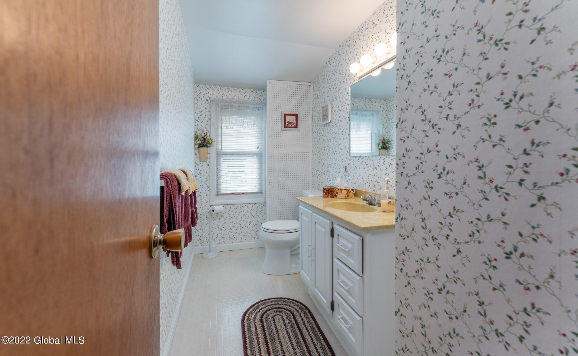 324 Sullivan Road Schenectady, NY 12304 - Photo 25 of 32 21
