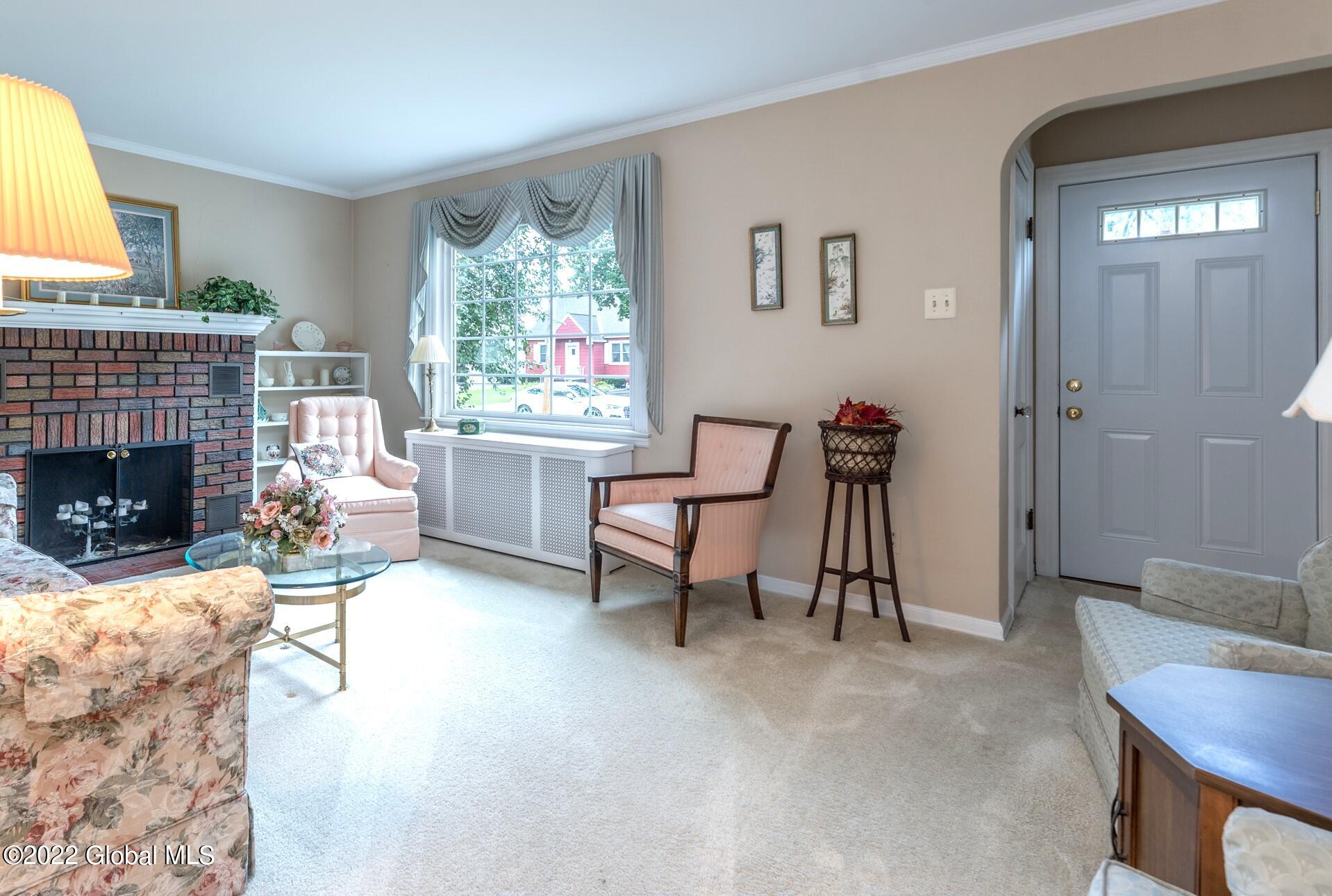 324 Sullivan Road Schenectady, NY 12304 - Photo 3 of 32 2