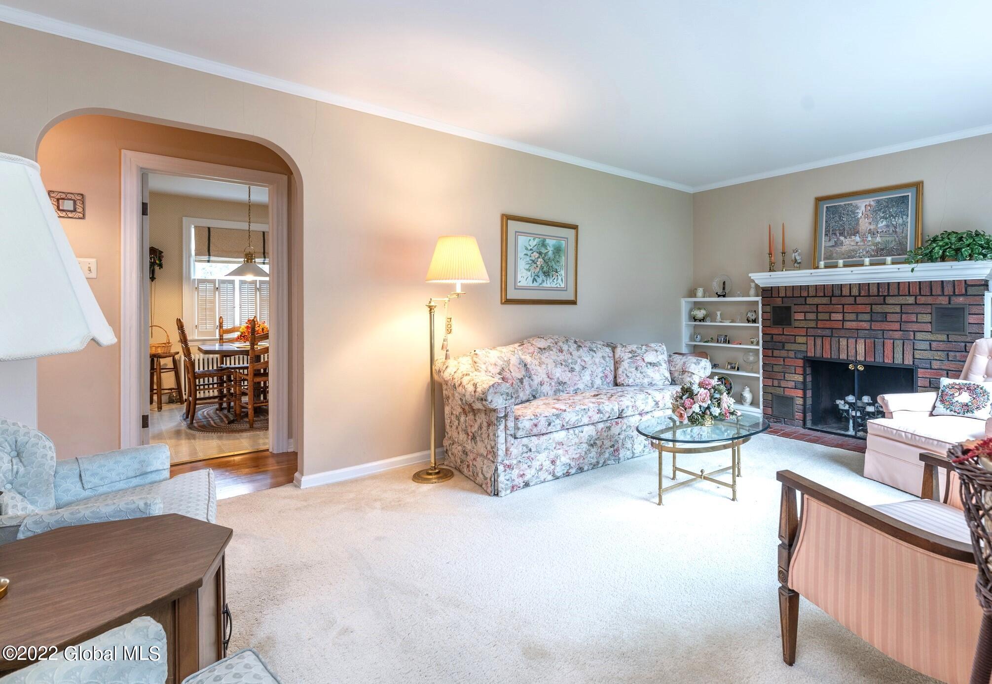 324 Sullivan Road Schenectady, NY 12304 - Photo 4 of 32 3