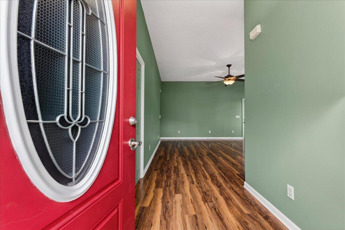 201 Ash Court Summerville, SC 29486 - Photo 3 of 54 04-Maddie Breggia - DSC04011