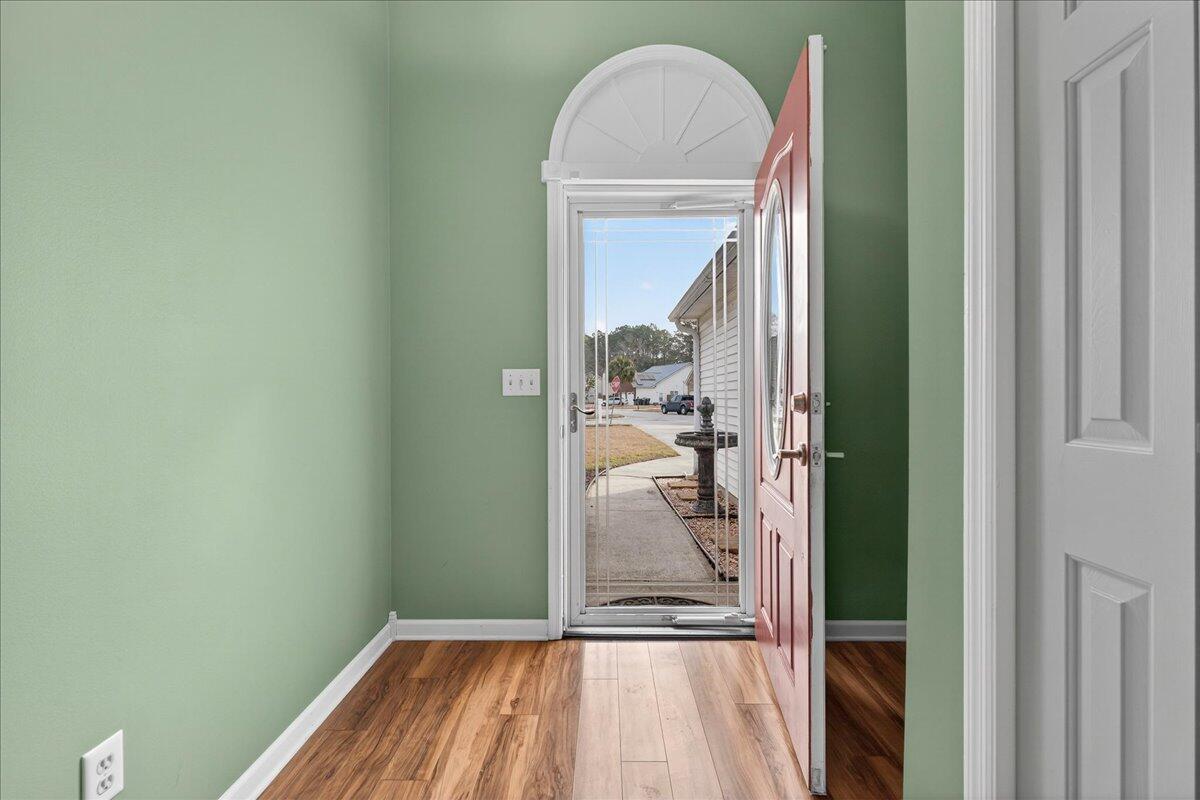 201 Ash Court Summerville, SC 29486 - Photo 4 of 54 05-Maddie Breggia - DSC04013