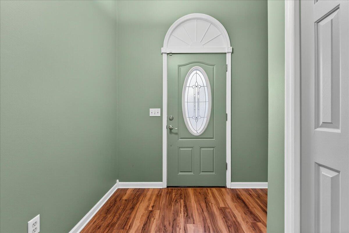 201 Ash Court Summerville, SC 29486 - Photo 5 of 54 06-Maddie Breggia - DSC04018