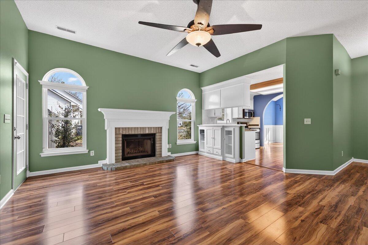 201 Ash Court Summerville, SC 29486 - Photo 6 of 54 07-Maddie Breggia - DSC04019