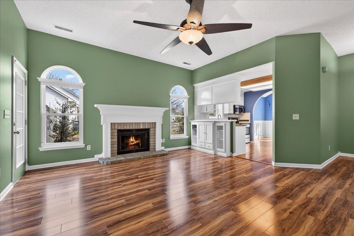 201 Ash Court Summerville, SC 29486 - Photo 7 of 54 08-Maddie Breggia - DSC04019a