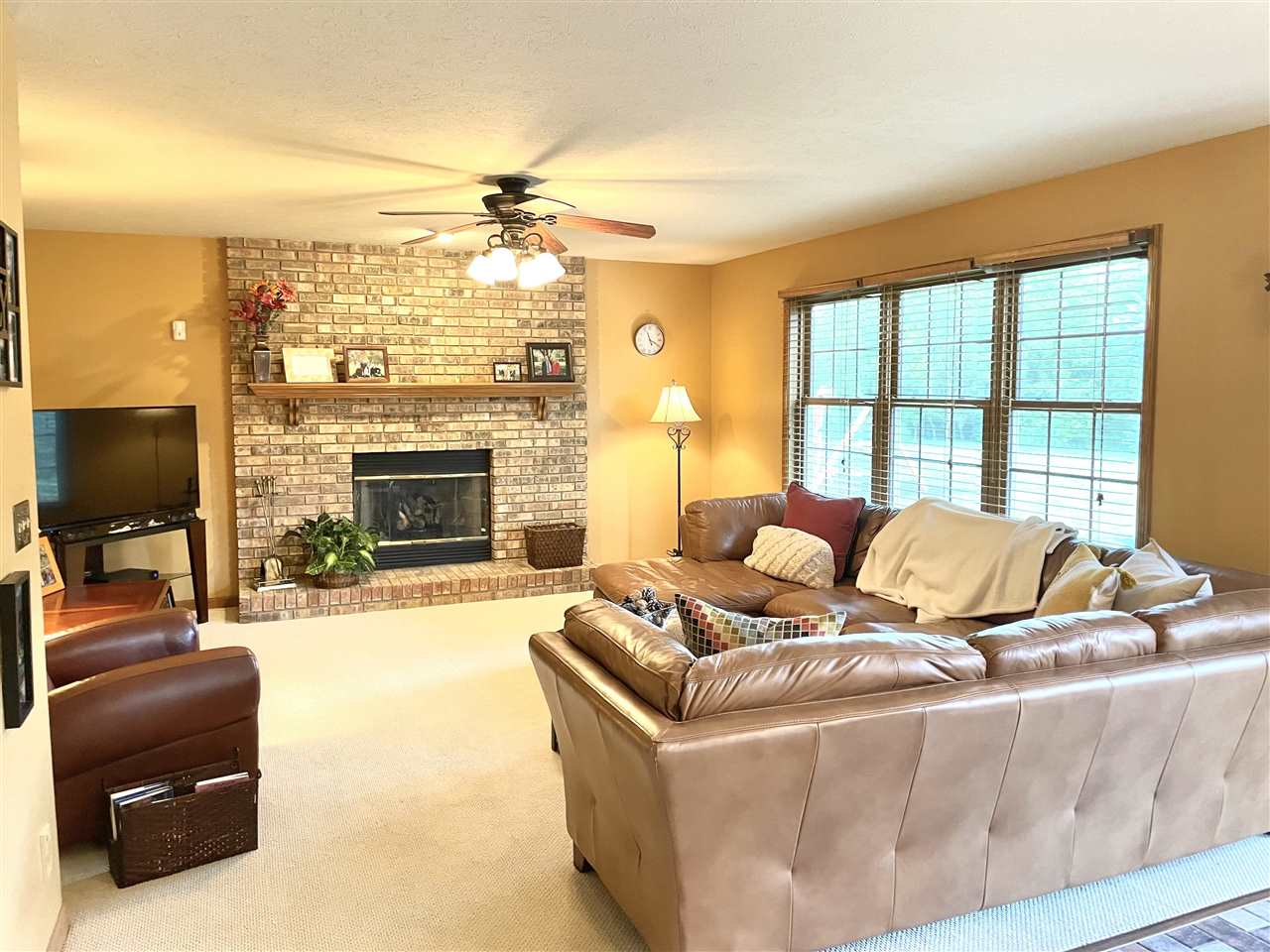 6895 Flower Hill Road Rockford, IL 61114 - Photo 8 of 24 Gallery Image 8