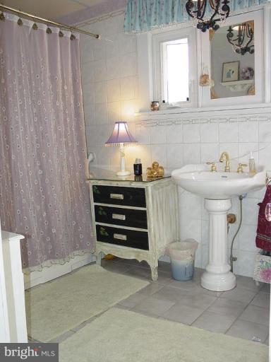6011 Sycamore Road Baltimore, MD 21212 - Photo 11 of 25 Hall bath. Expanded, w/ jetted tub.