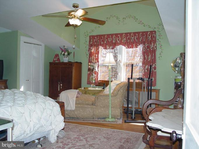 6011 Sycamore Road Baltimore, MD 21212 - Photo 12 of 25 Master bedrm addition. Great closets, master bath.