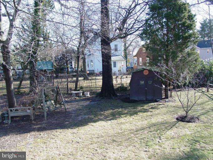 Large level yard