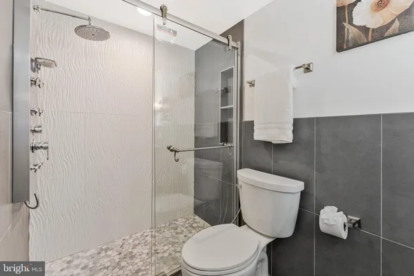 $3,300 | 1800 Old Meadow Road, Unit 713, McLean, VA 22102
