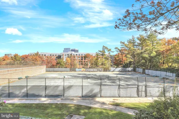 $3,300 | 1800 Old Meadow Road, Unit 713, McLean, VA 22102