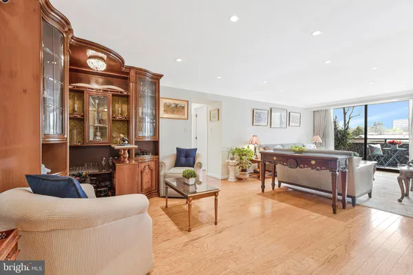 $3,300 | 1800 Old Meadow Road, Unit 713, McLean, VA 22102