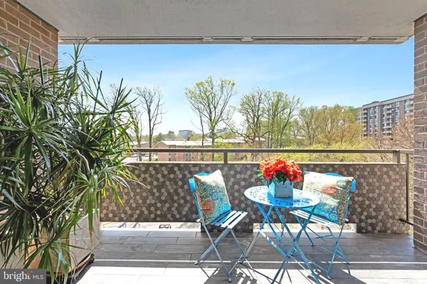 $3,300 | 1800 Old Meadow Road, Unit 713, McLean, VA 22102