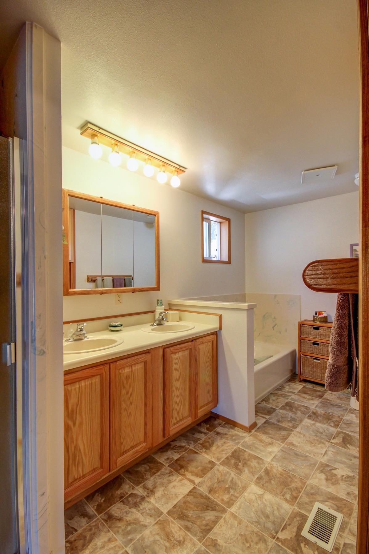 17555 North Applegate Road Grants Pass, OR 97527 - Photo 8 of 25 Additional Photo