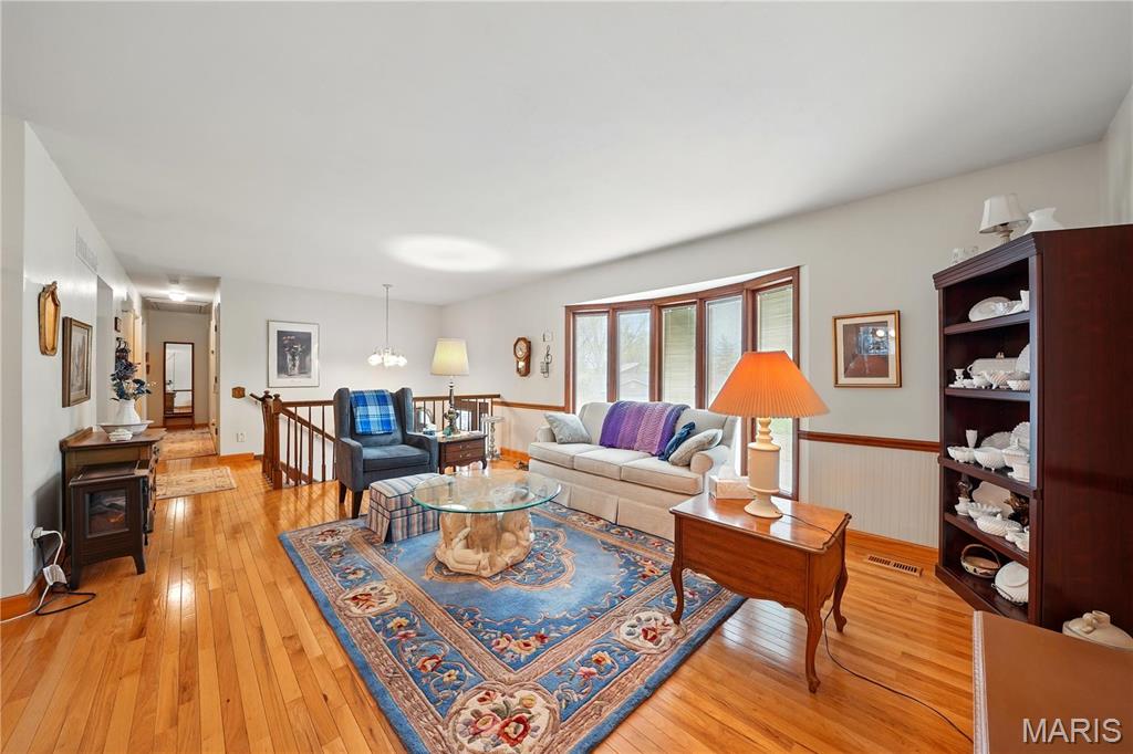 425 Melanie Meadows Lane Ballwin, MO 63021 - Photo 3 of 26