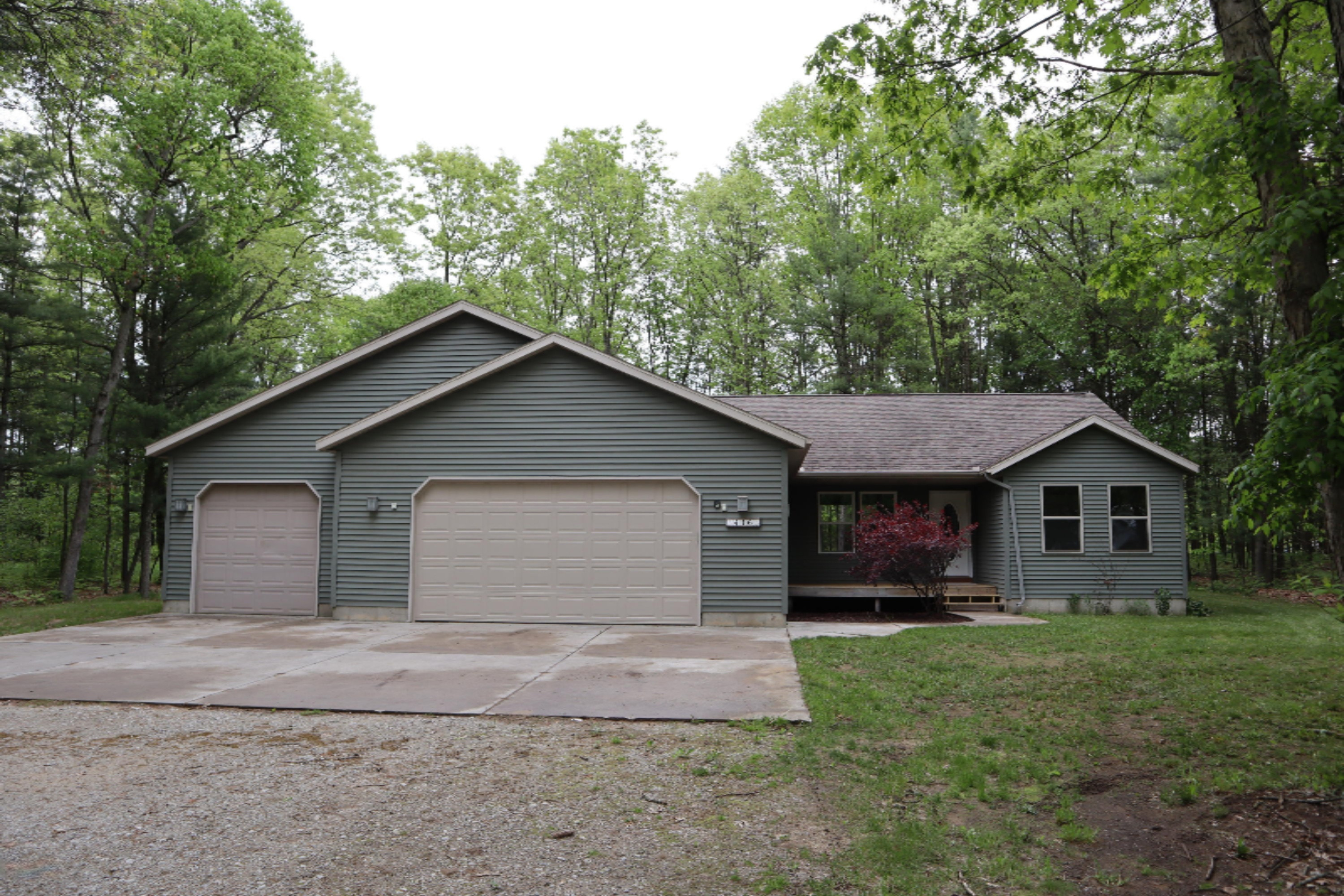 416 East River Road Muskegon, MI 49445 - Photo 1 of 24 IMG_1893