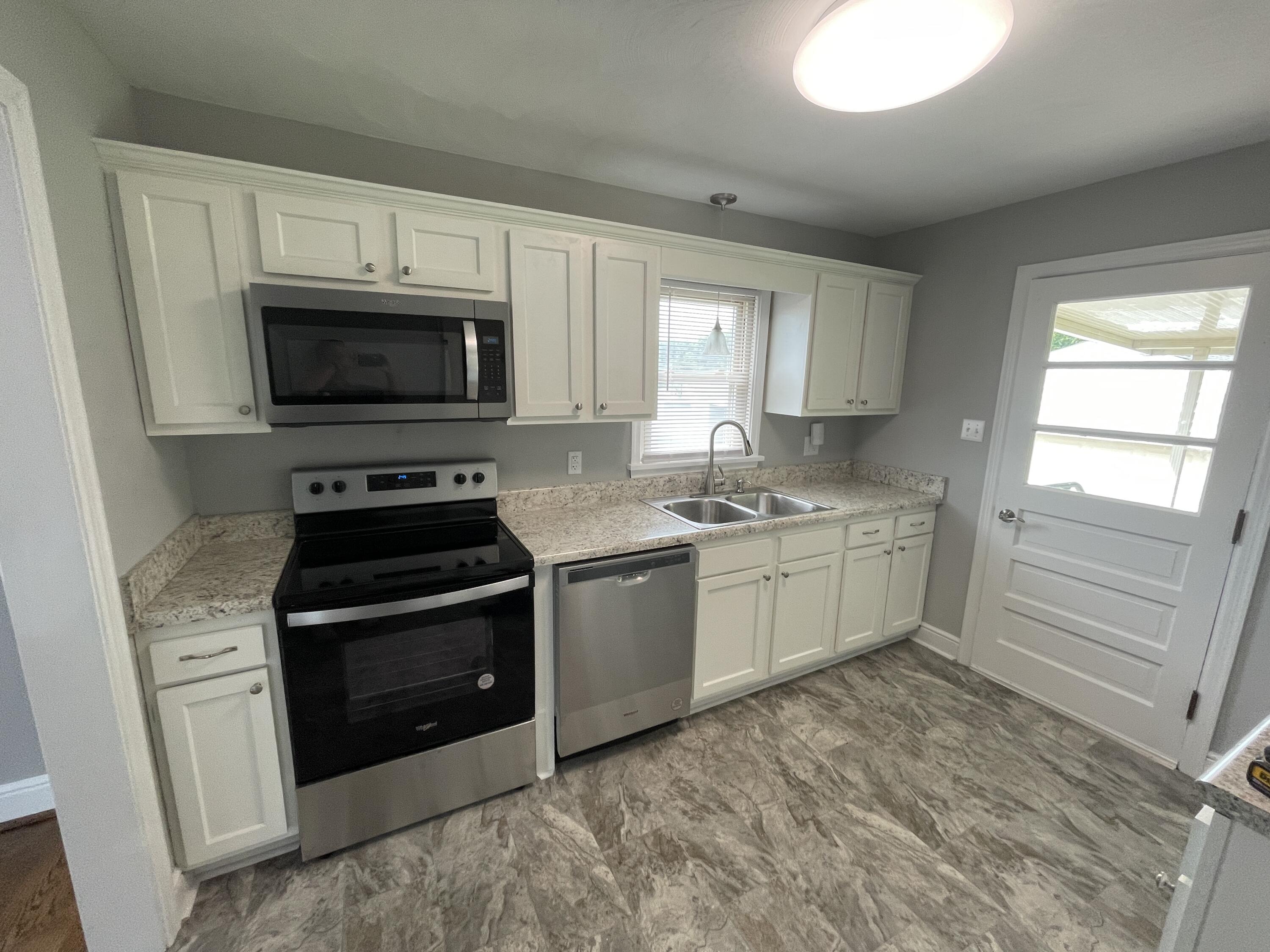 1657 Reece Road Salem, VA 24153 - Photo 6 of 22 IMG_2081