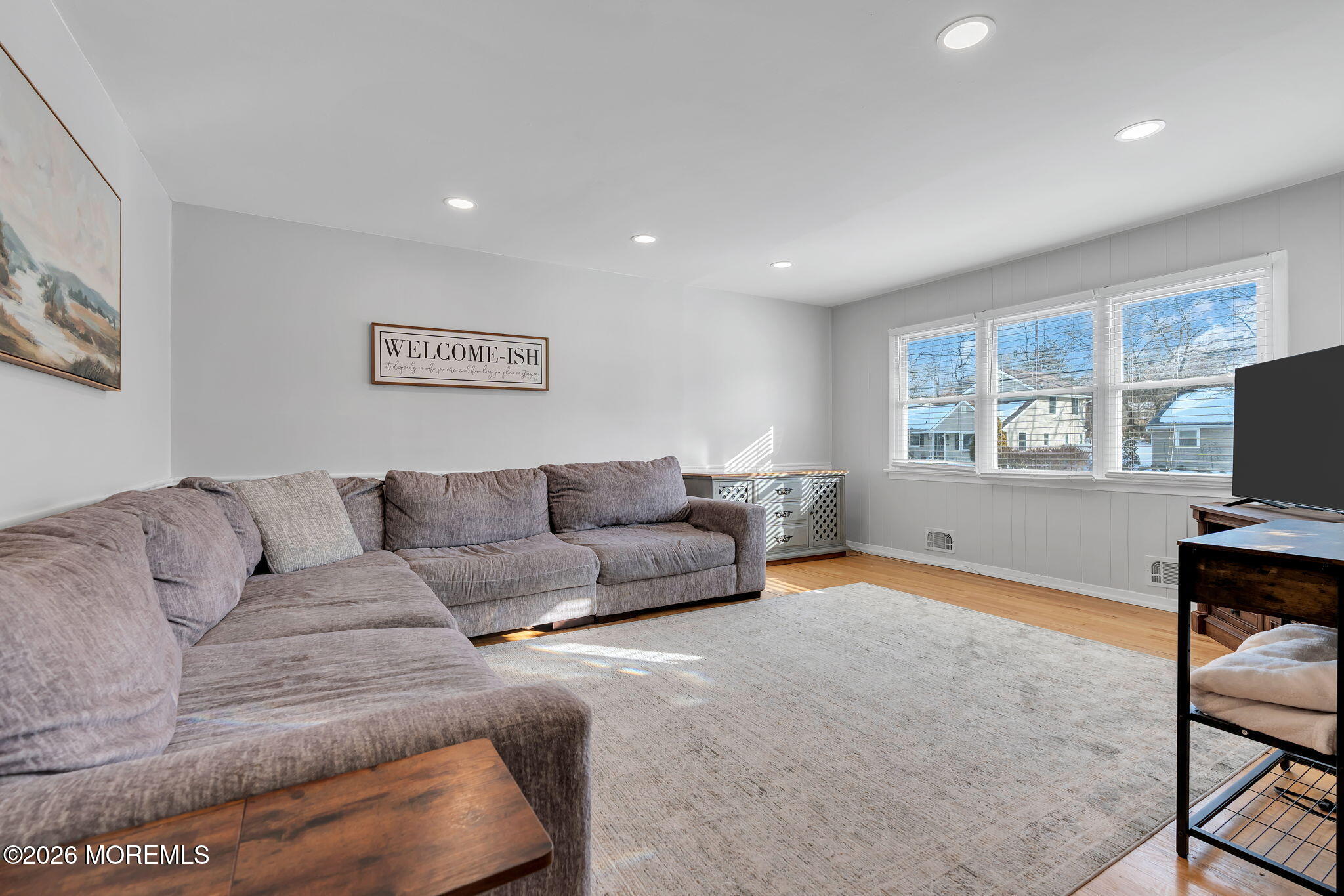 660 Hopping Road Belford, NJ 07718 - Photo 6 of 22 Living room