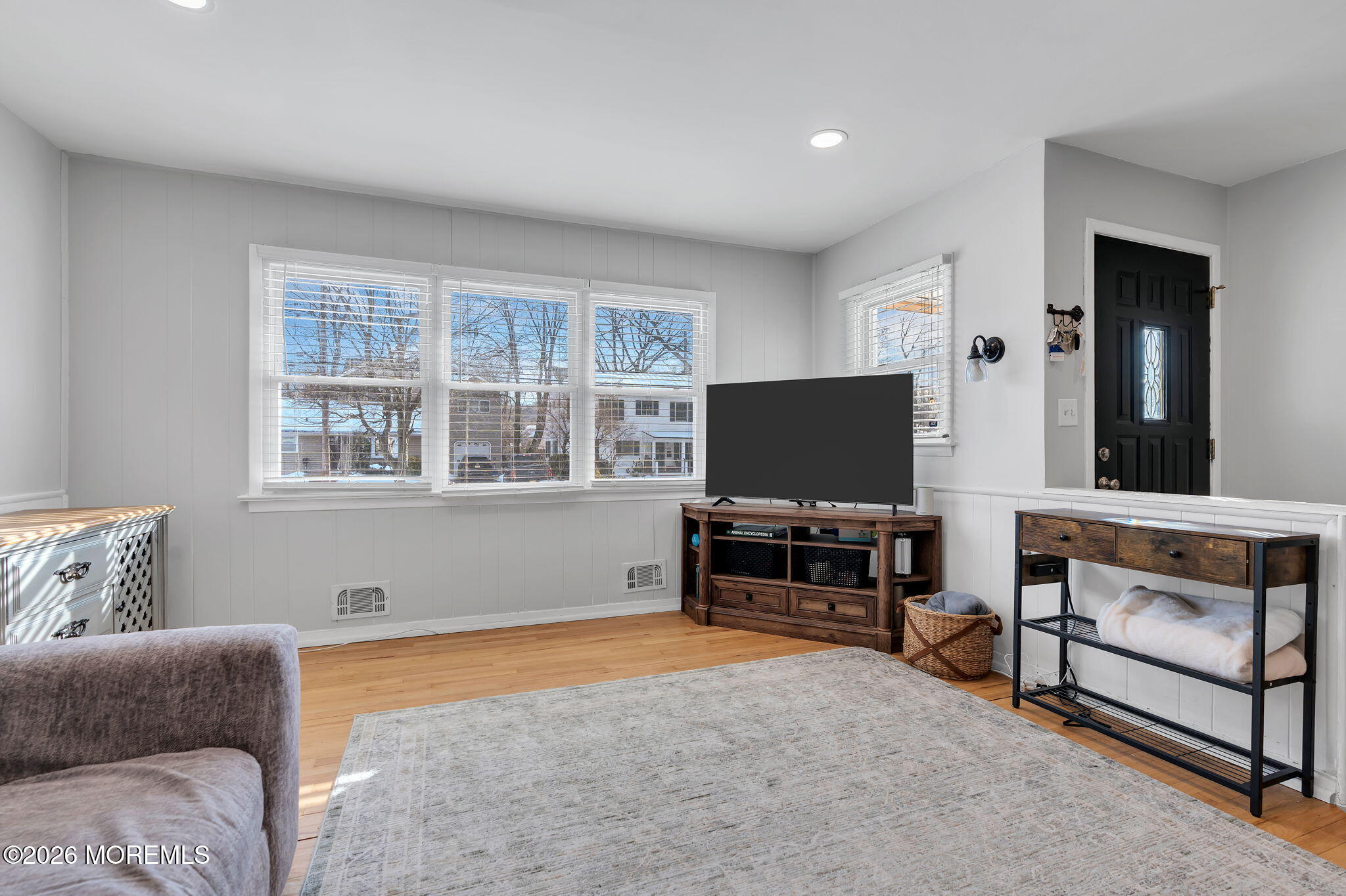 660 Hopping Road Belford, NJ 07718 - Photo 7 of 22 Living room