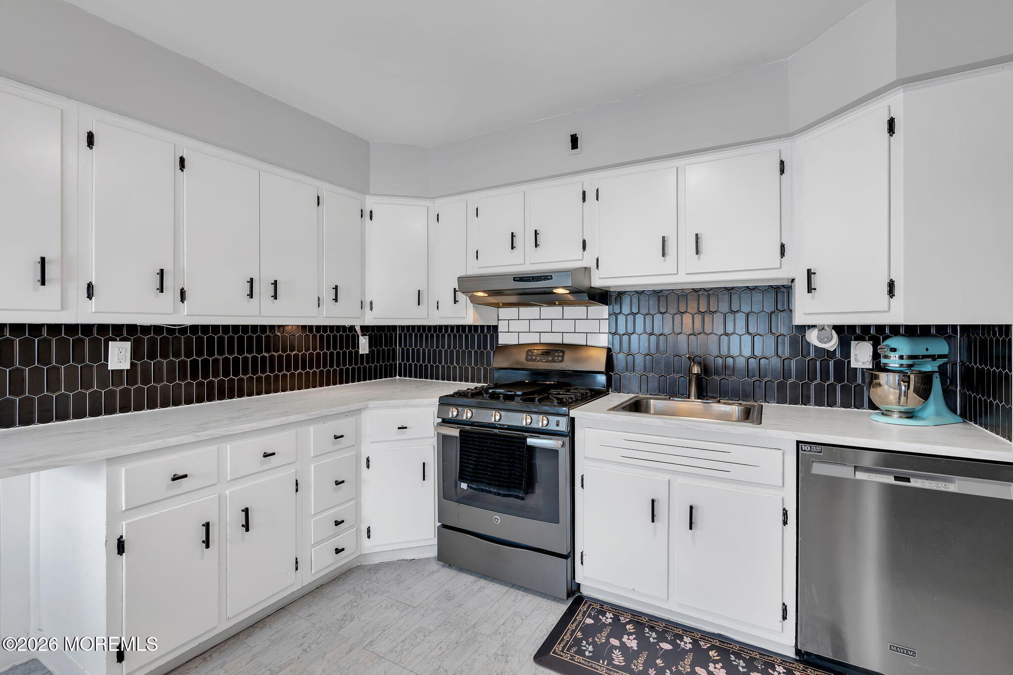 660 Hopping Road Belford, NJ 07718 - Photo 10 of 22 14-web-or-mls-DSC00153