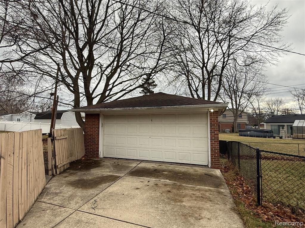 2501 King Road Trenton, MI 48183 - Photo 3 of 19