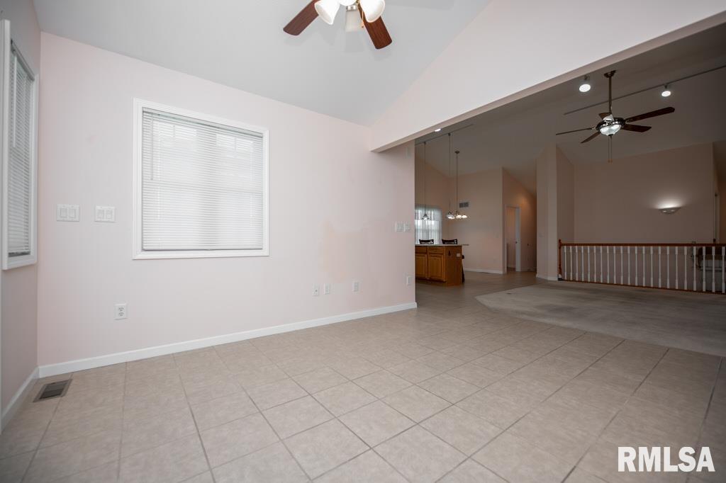2425 Delaware Street Pekin, IL 61554 - Photo 20 of 48