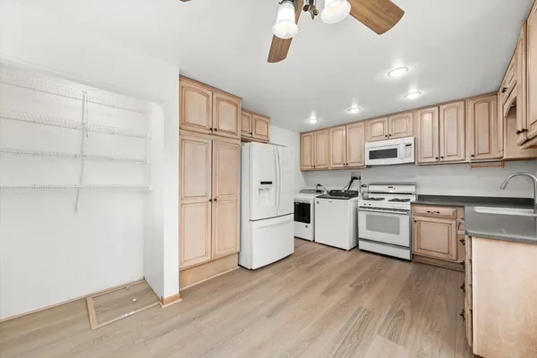 $284,900 | 8719 Olympic Drive, Bridgeview, IL 60455