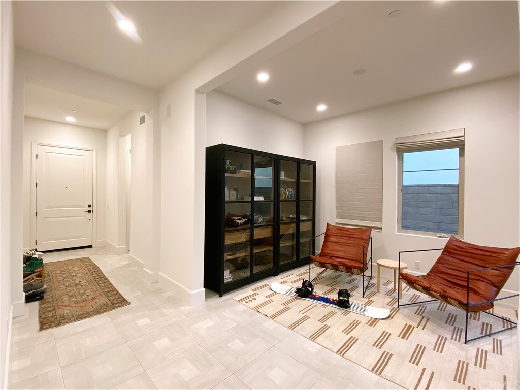 85 Rockinghorse Irvine, CA 92602 - Photo 2 of 33 Main floor family room