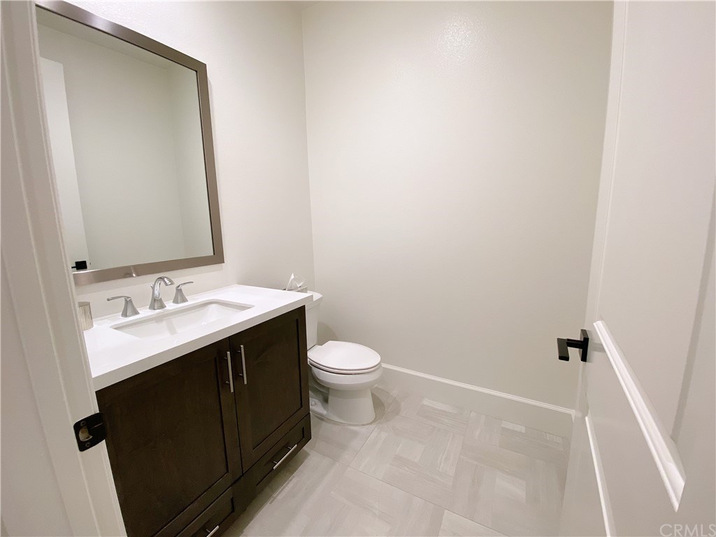 85 Rockinghorse Irvine, CA 92602 - Photo 11 of 33 Guest bathroom on main floor
