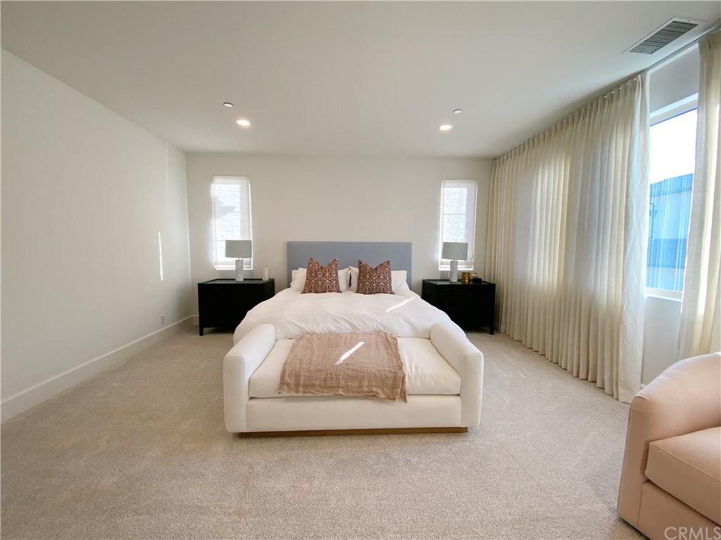 85 Rockinghorse Irvine, CA 92602 - Photo 20 of 33 Master bedroom on second floor